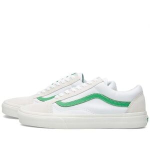 EUC Men’s White Green Suede Classics Lace Vans Sneakers